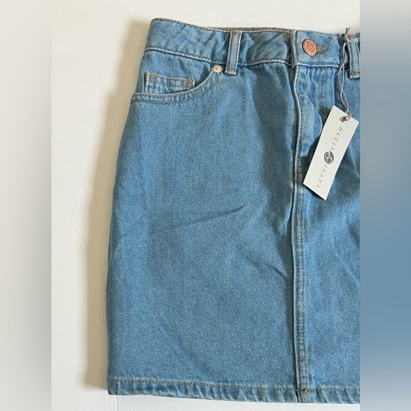 NWT Heels & Jeans Women’s Light Wash Mini Skirt SZ 26🩵 - Picture 3 of 14
